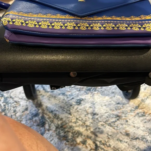 Disney’s loungefly loungefly Aladdin from the princess collection Crossbody bag - Picture 3 of 7